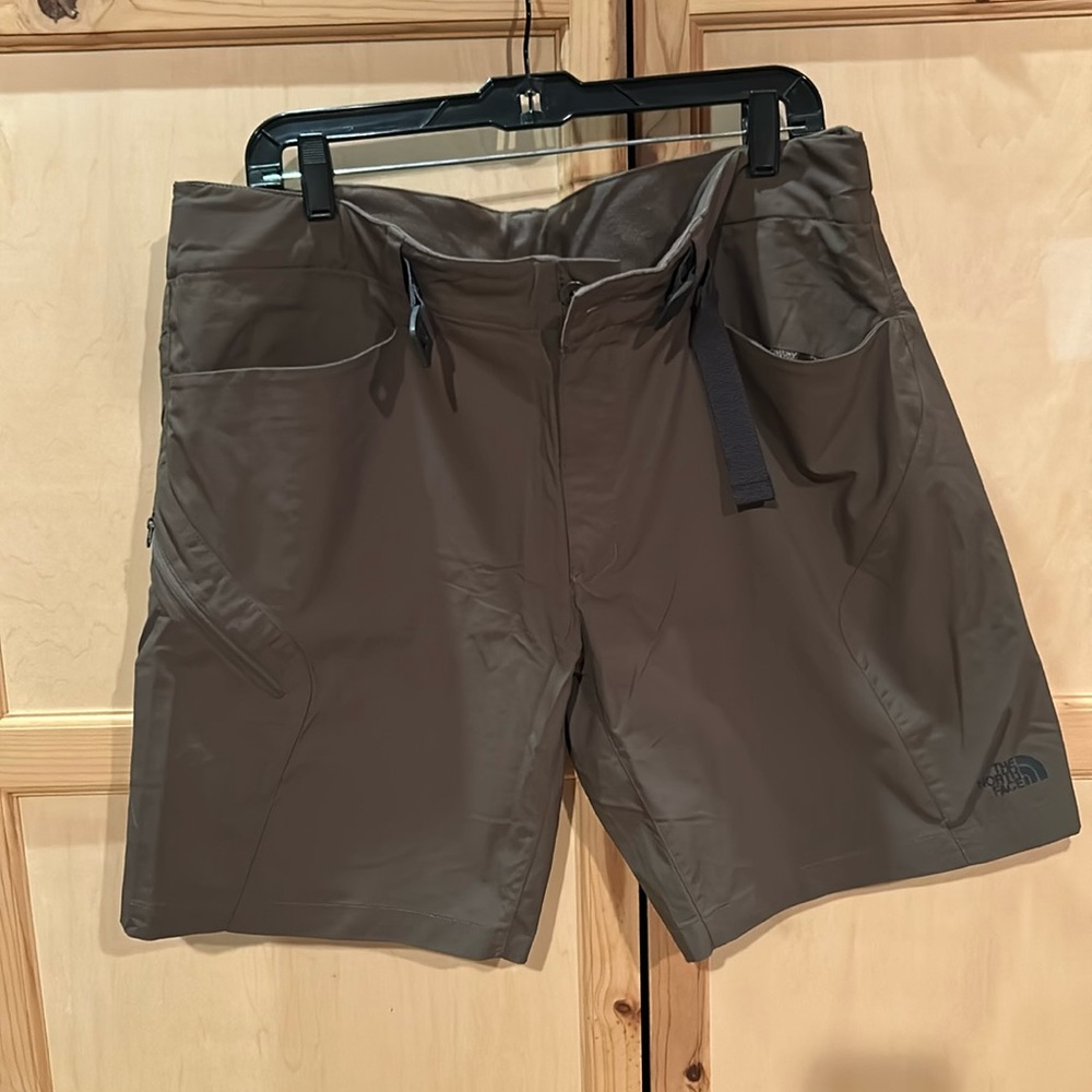 The North Face Men’s short 38 reg. Hiking/outdoor. Weimaraner brown.